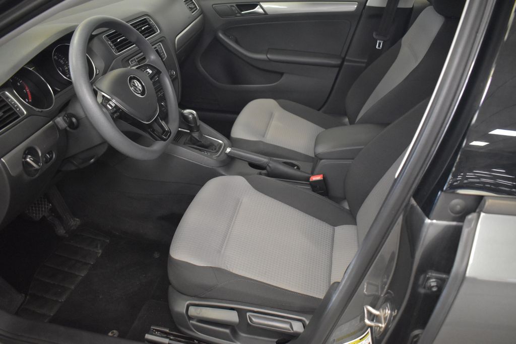 Thumbnail: 2018 Volkswagen Jetta - 25