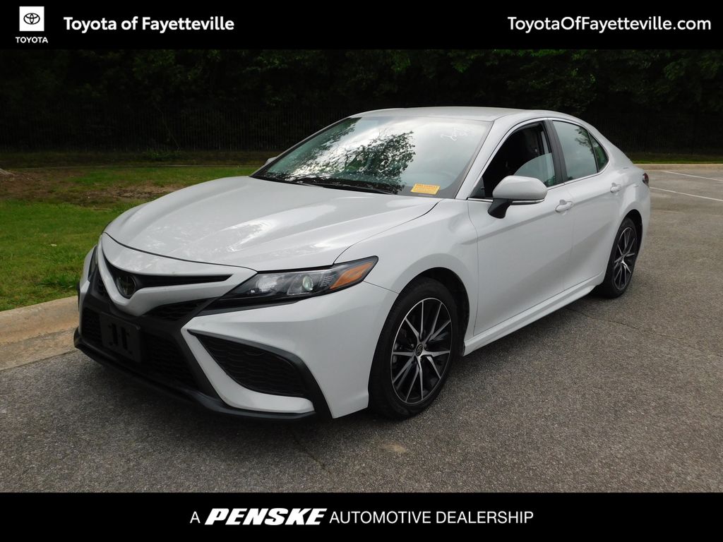 2023 Toyota Camry SE Hero Image
