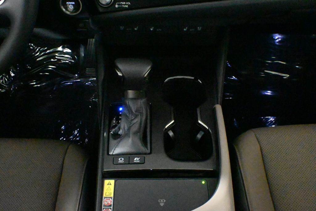 Thumbnail: 2025 Lexus ES - 24