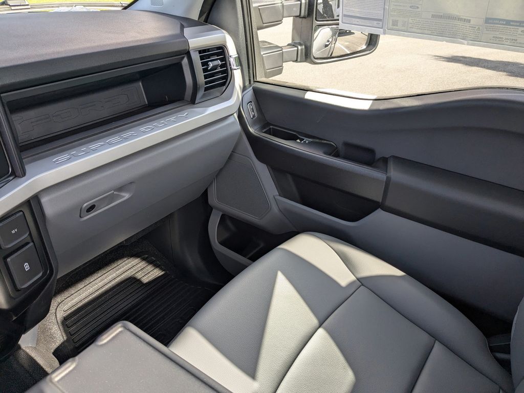 2025 Ford F-250 Super Duty XL