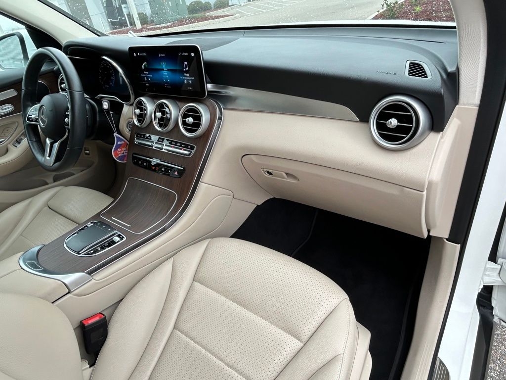 Used 2022  Mercedes-Benz GLC 300 image 37