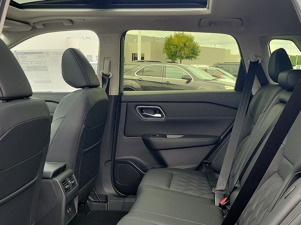2025 Nissan Rogue Platinum 7