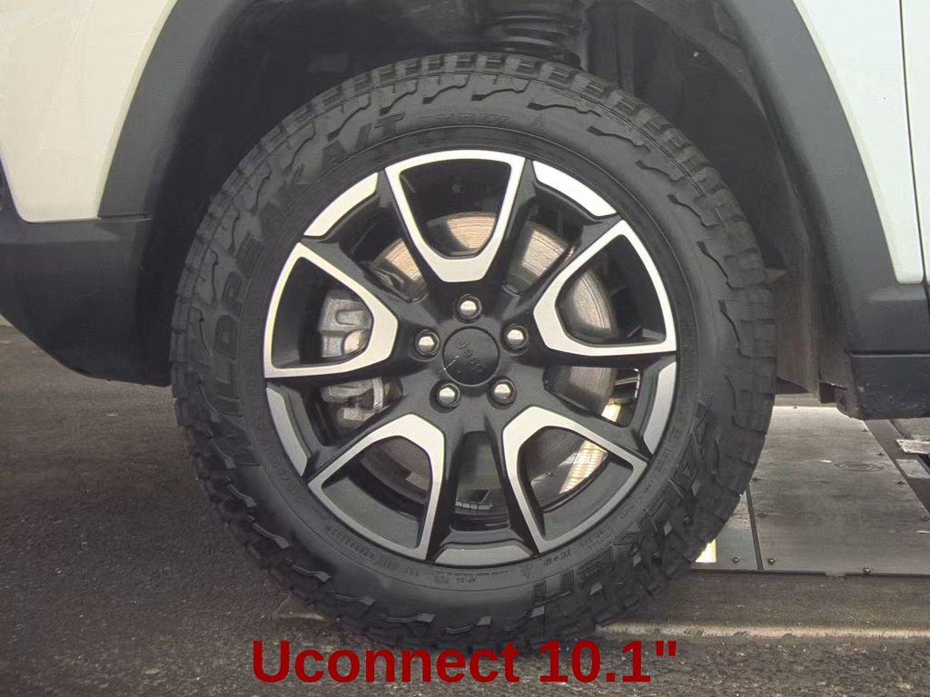 2024 Bright White Clearcoat Jeep Compass Trailhawk 4X4 SUV