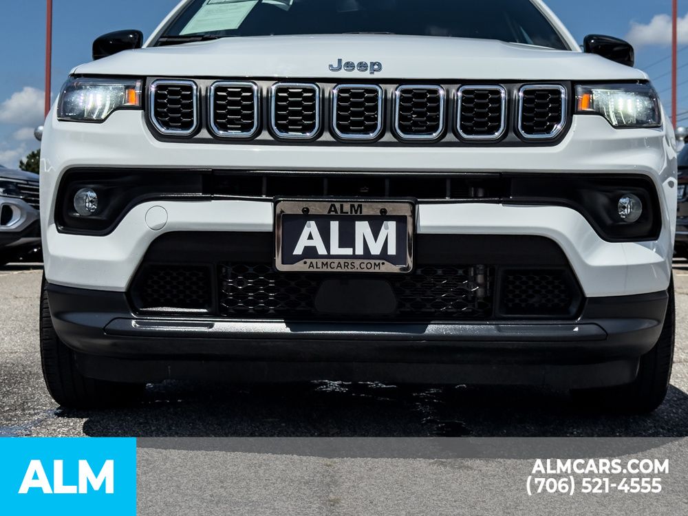 Used 2024 White Jeep Latitude image 11