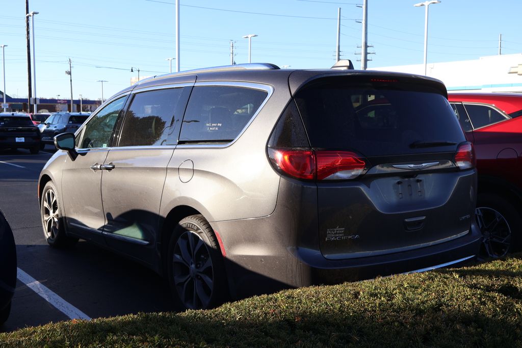 Thumbnail: 2018 Chrysler Pacifica - 10