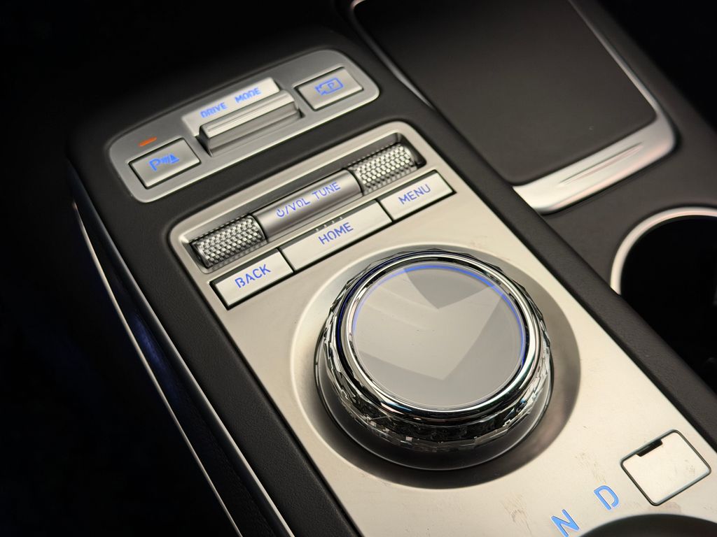 Thumbnail: 2023 Genesis GV70 - 32