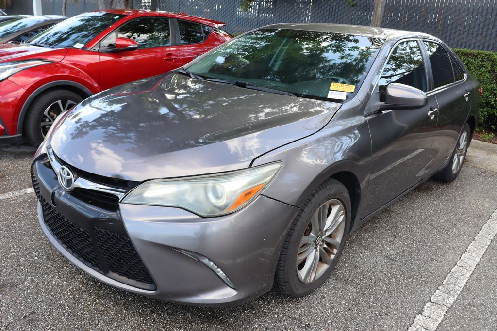 2017 Toyota Camry SE 2
