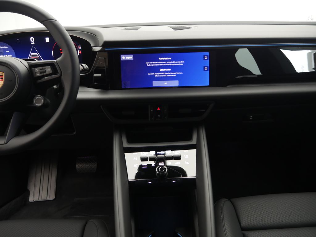 Thumbnail: 2026 Porsche Macan - 32