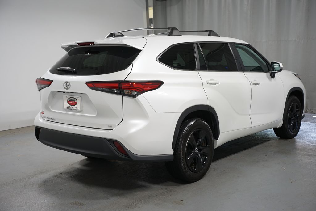 Thumbnail: 2023 Toyota Highlander - 8