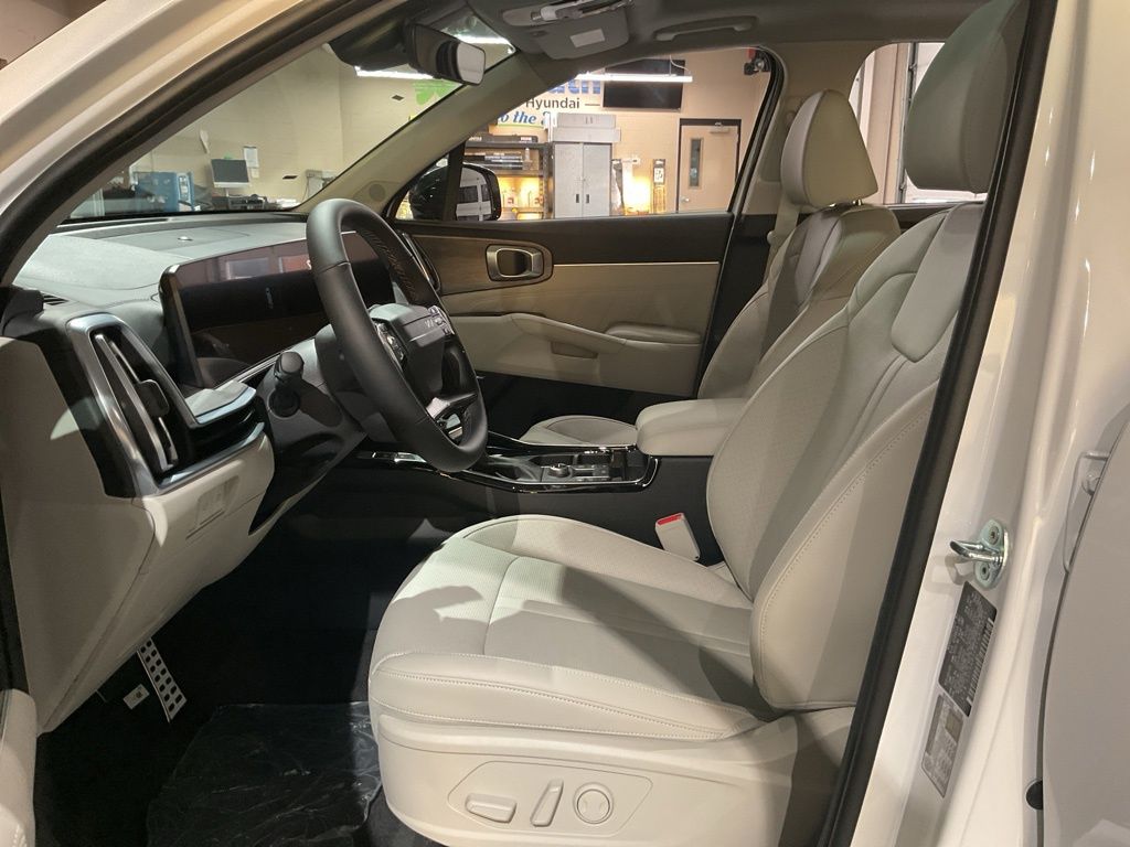 New 2026 White Kia X-Line SX image 5