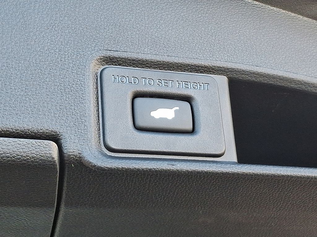 Thumbnail: 2025 Acura RDX - 32