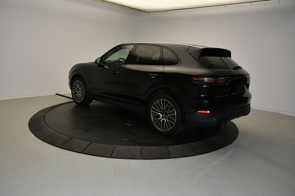 Thumbnail: 2023 Porsche Cayenne - 3