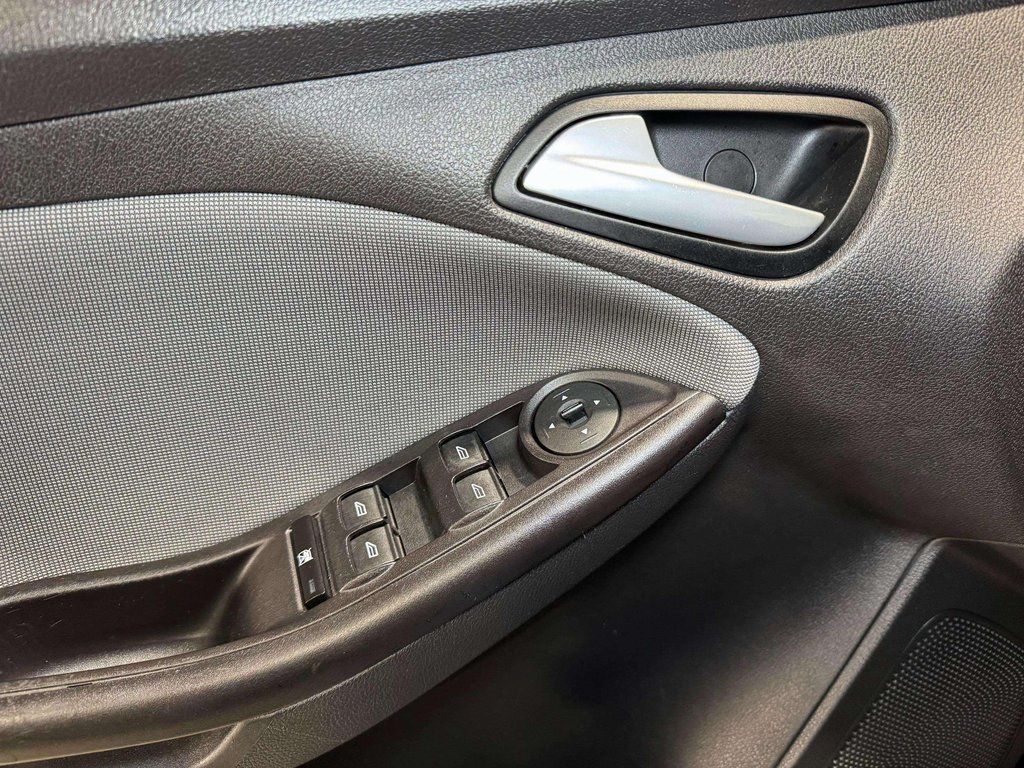 Used 2014 Tuxedo Black Metallic Ford SE image 8