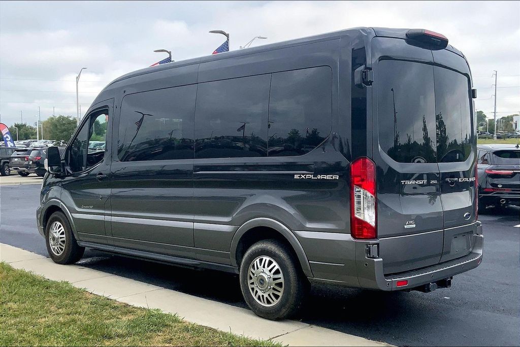 Used 2022 Ford Transit Van Base with VIN 1FTBR2CG0NKA81158 for sale in Kansas City