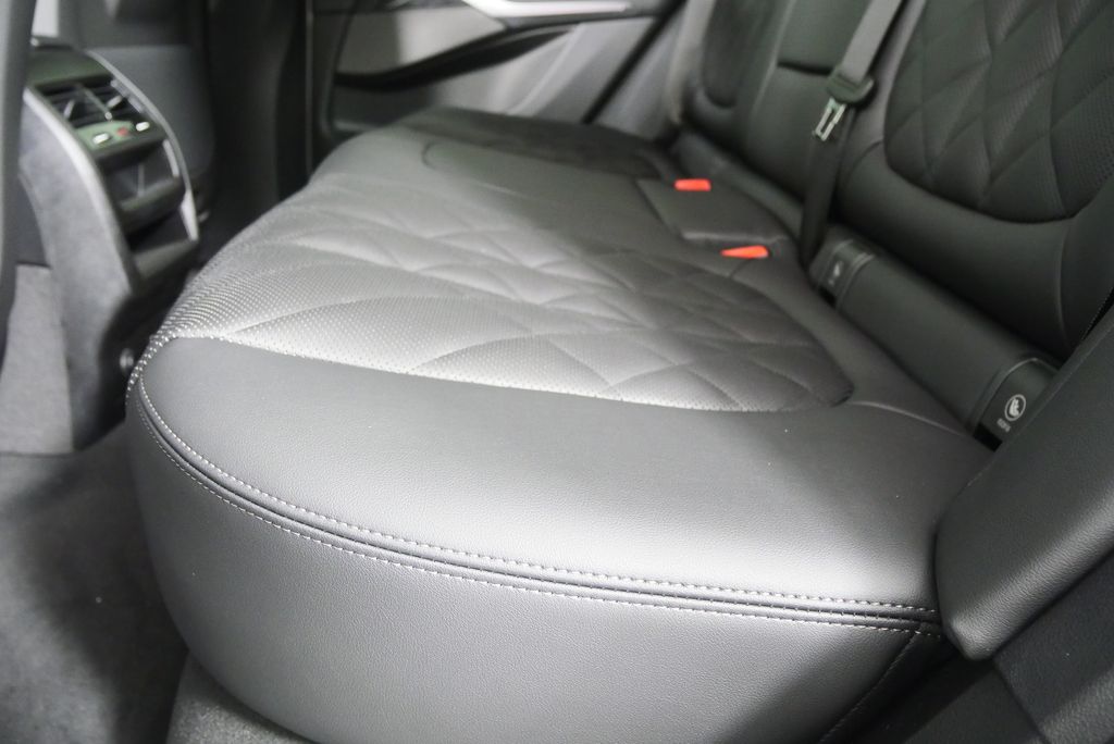 Thumbnail: 2026 BMW X5 - 15