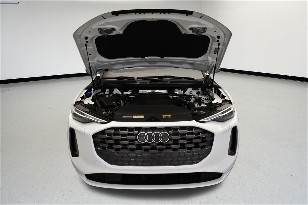 Thumbnail: 2025 Audi Q5 - 12