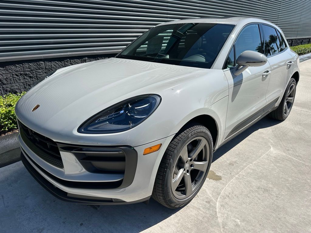 Thumbnail: 2026 Porsche Macan - 7