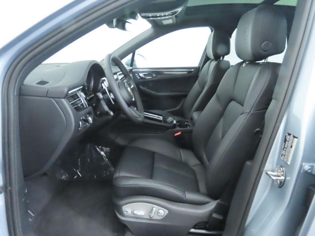 Thumbnail: 2025 Porsche Macan - 5