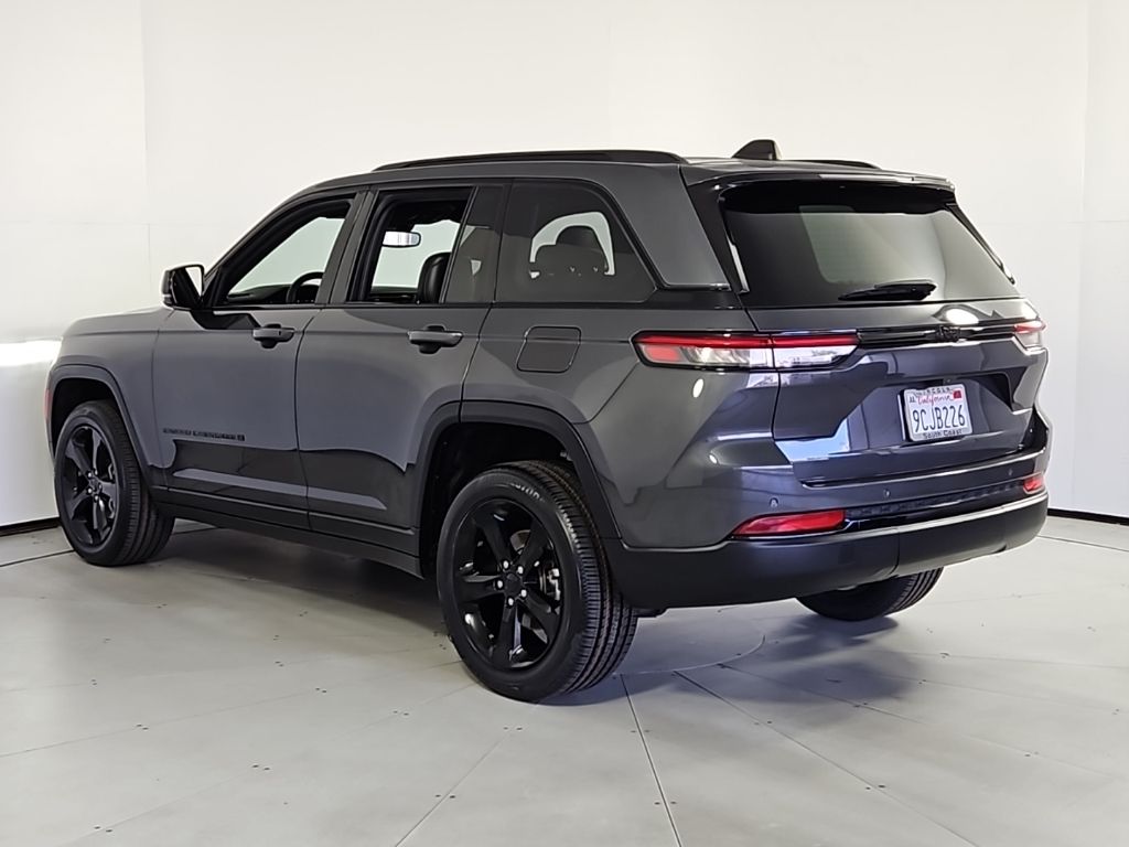 Thumbnail: 2022 Jeep Grand Cherokee - 9