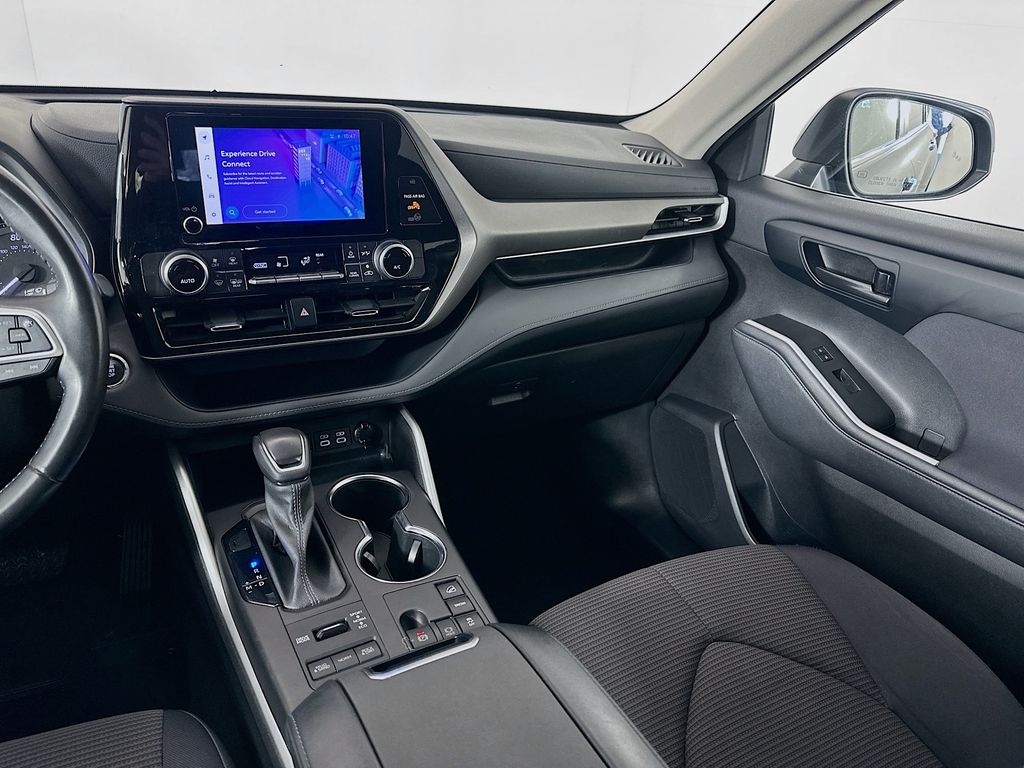 Thumbnail: 2023 Toyota Highlander - 23