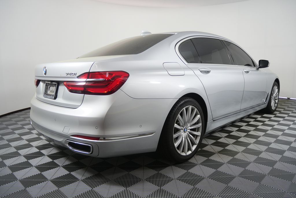 Thumbnail: 2017 BMW 7 Series - 3
