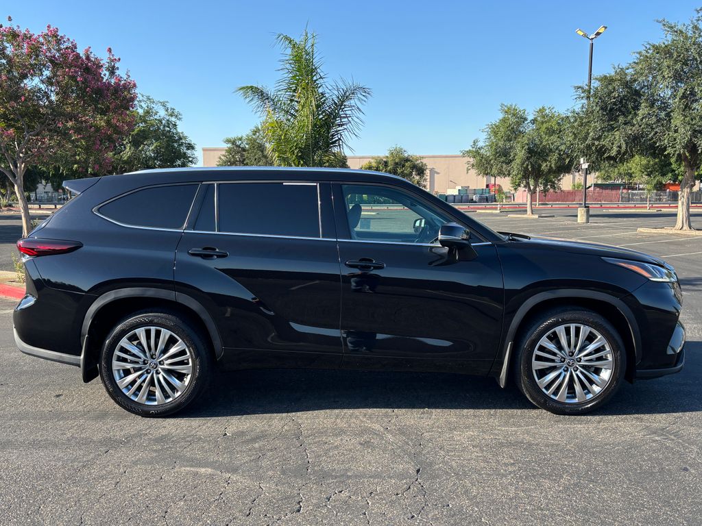 Thumbnail: 2024 Toyota Highlander - 4