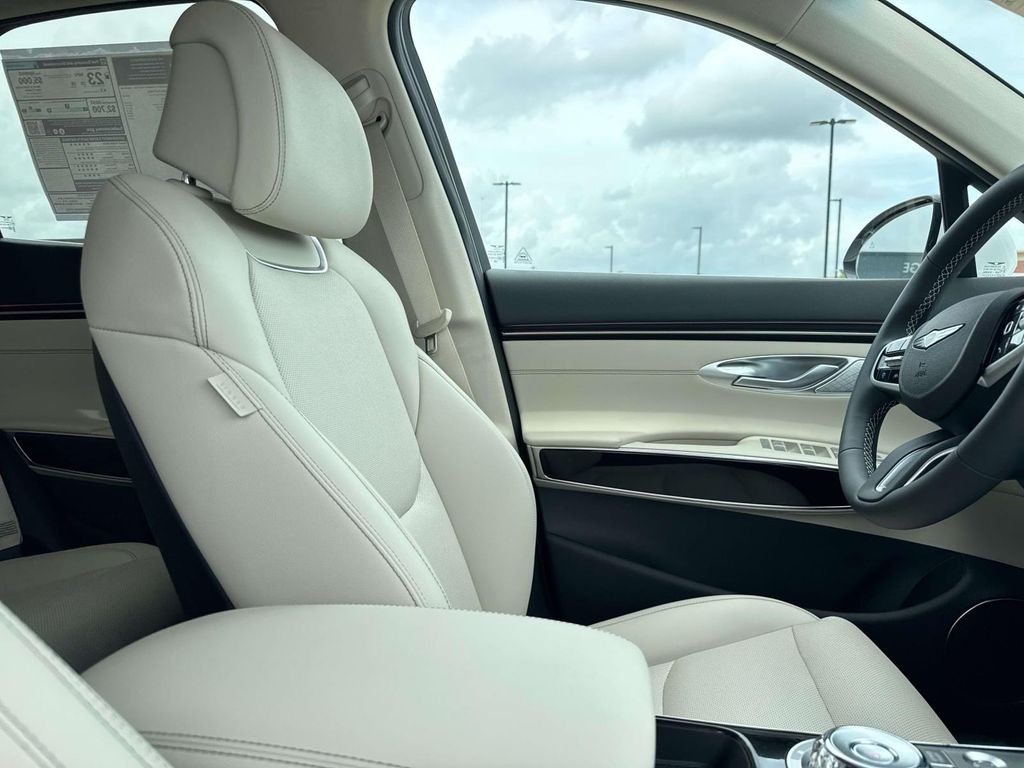 New 2026 White Genesis 2.5T image 11