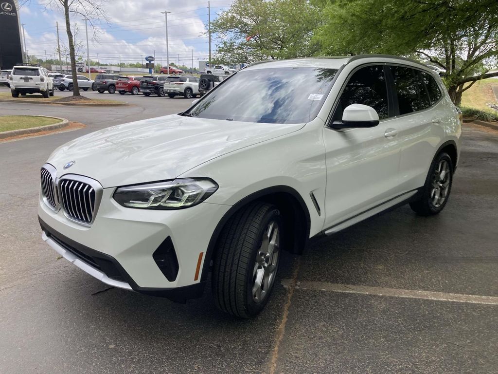 Used 2022 White BMW xDrive30i image 5