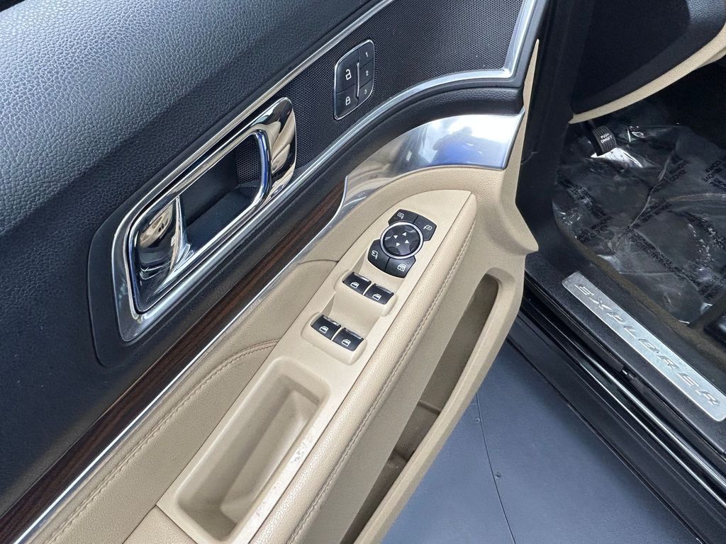 Used 2017 Shadow Black Ford Limited image 11