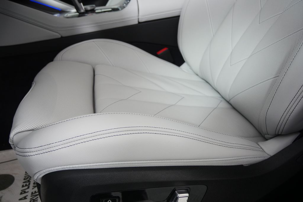 Thumbnail: 2026 BMW XM - 10