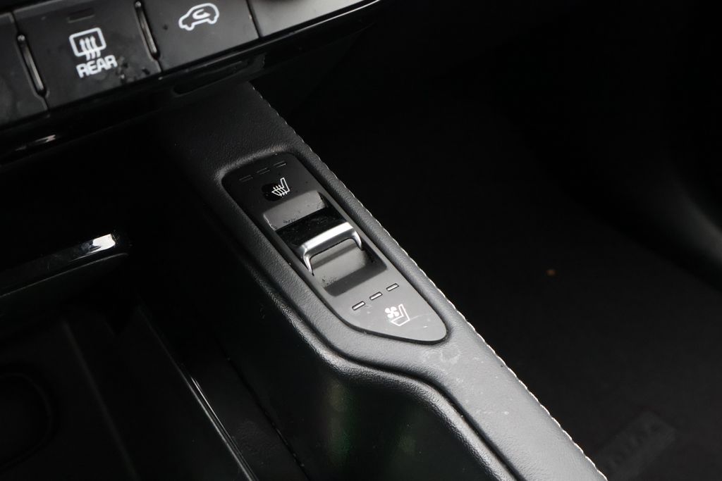 Thumbnail: 2021 Kia Telluride - 27