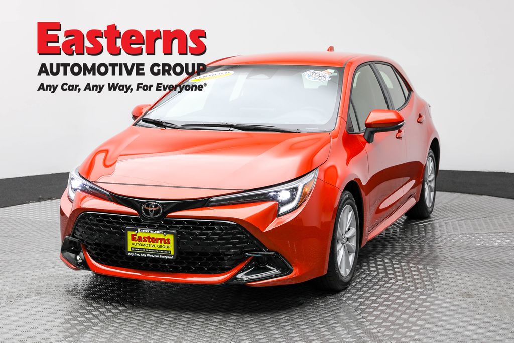 2025 Toyota Corolla Hatchback SE's photo