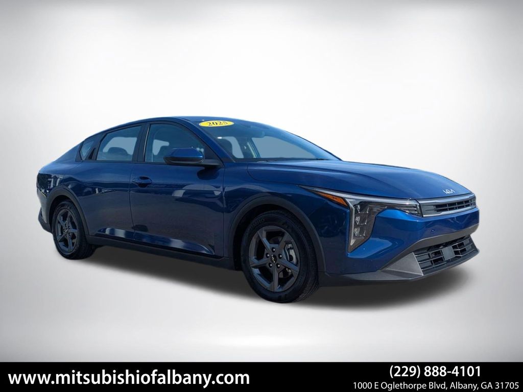 2025 Kia K4 LXS AT's photo