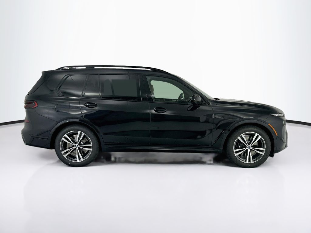 Thumbnail: 2027 BMW X7 - 4