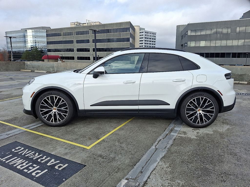 Thumbnail: 2025 Porsche Macan - 7