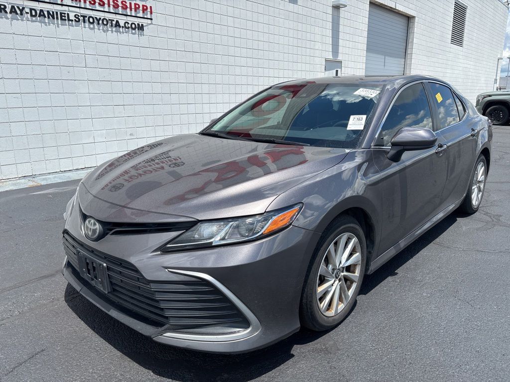 2021 Toyota Camry 2.5 Auto LE's photo