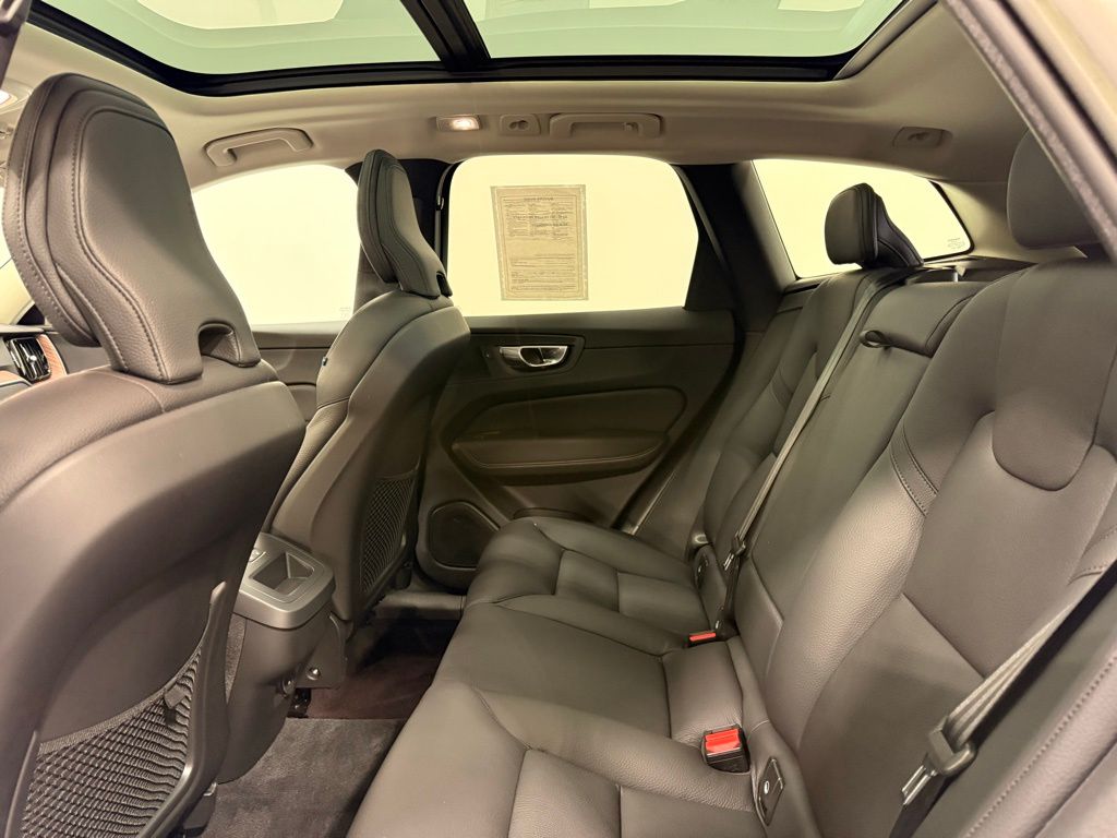 Thumbnail: 2023 Volvo XC60 - 11