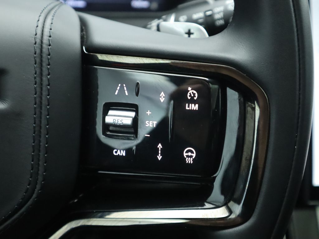 Thumbnail: 2025 Land Rover Range Rover Velar - 12