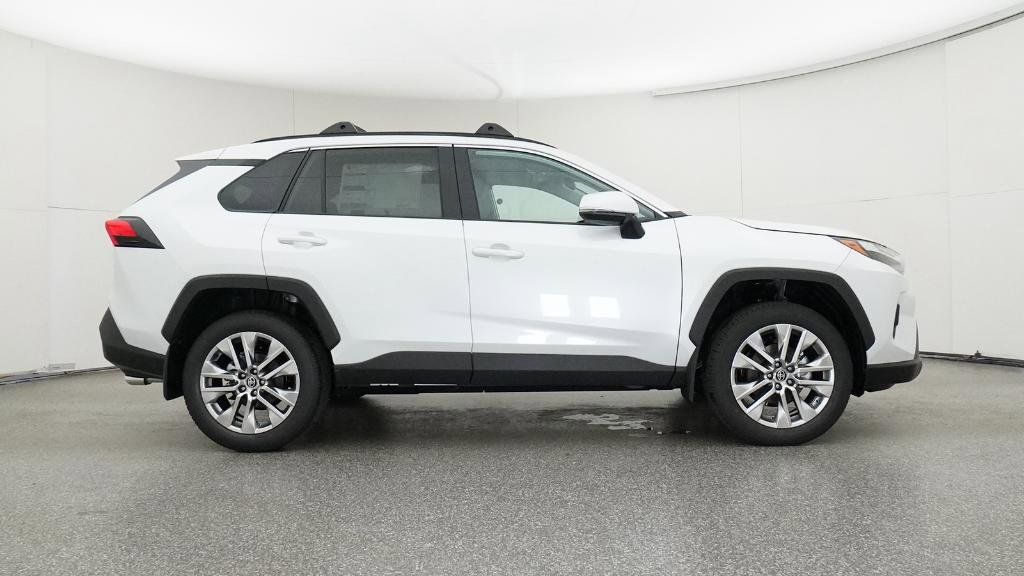 Thumbnail: 2025 Toyota RAV4 - 32