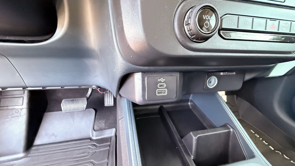 Used 2025 Ford Maverick XL 4D Crew Cab