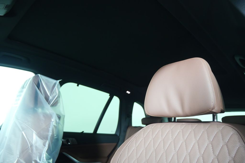 Thumbnail: 2026 BMW X5 - 12