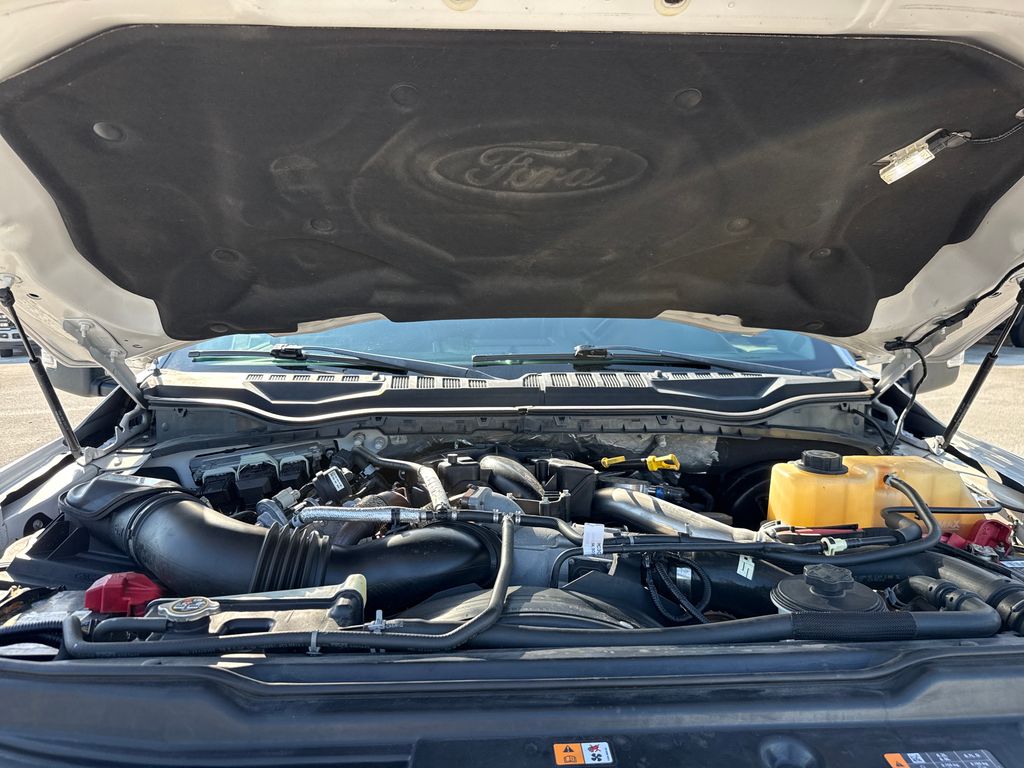 Used 2019 Silver Ford Lariat image 31