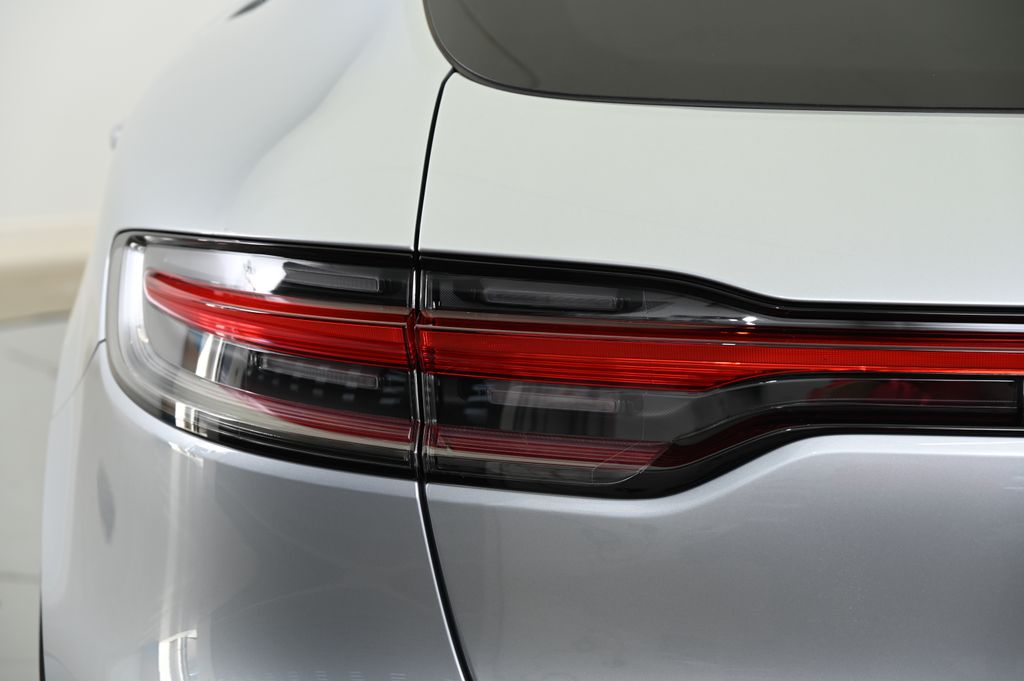 Thumbnail: 2025 Porsche Macan - 13