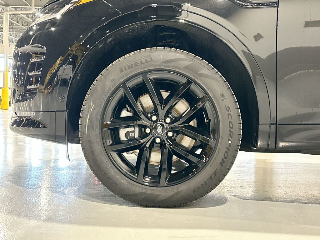 Thumbnail: 2026 Land Rover Discovery Sport - 5