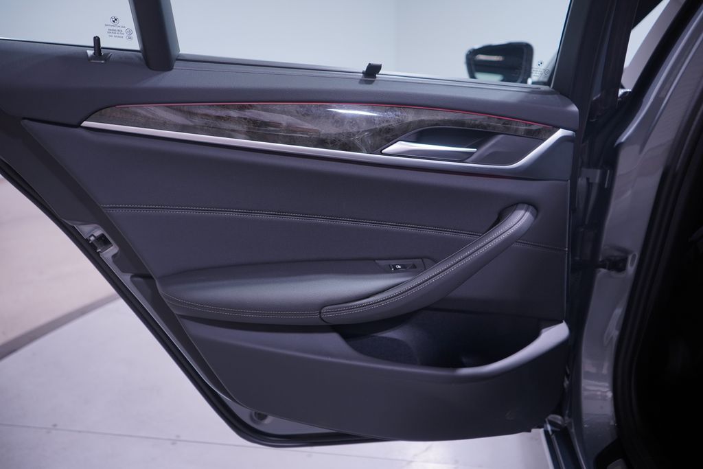 Thumbnail: 2023 BMW 5 Series - 15