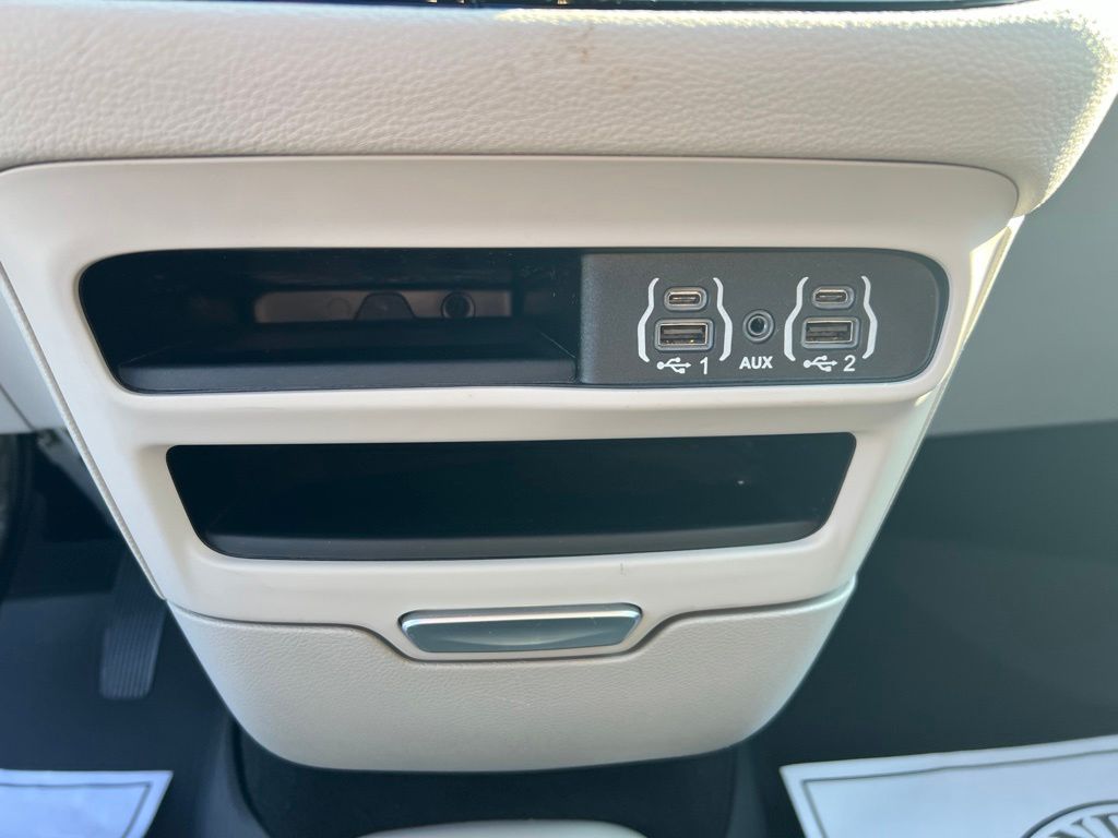 Used 2023 Chrysler Pacifica Van