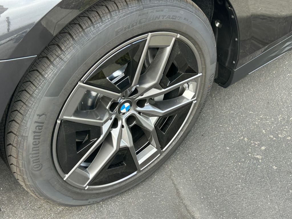Thumbnail: 2026 BMW 5 Series - 3