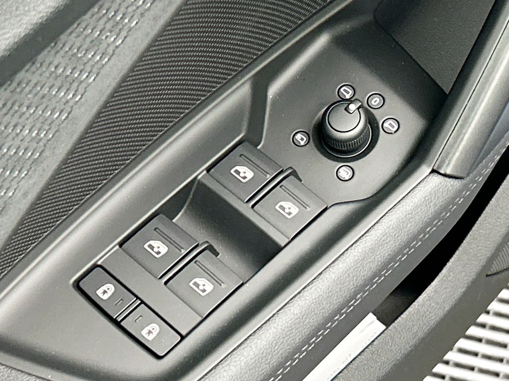Thumbnail: 2025 Audi RS 3 - 21