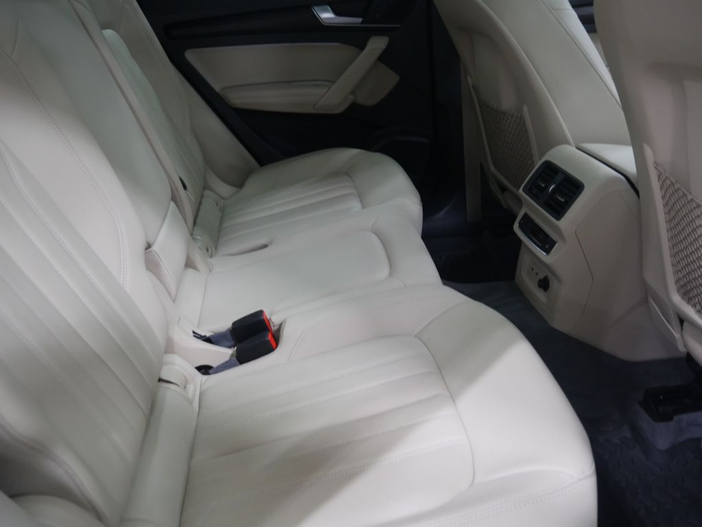 Thumbnail: 2020 Audi Q5 - 31