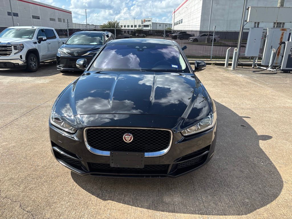 2019 Jaguar XE 25t Premium - 1